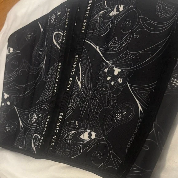 Luxx Curves Black  Waste trainer - Picture 3 of 5